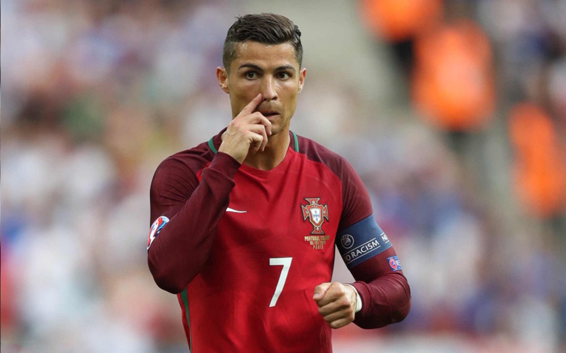 法国队观众热烈欢呼,库里五赛季最佳表现引爆全场掌声